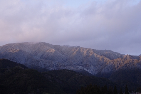 三界山　雪と夕日